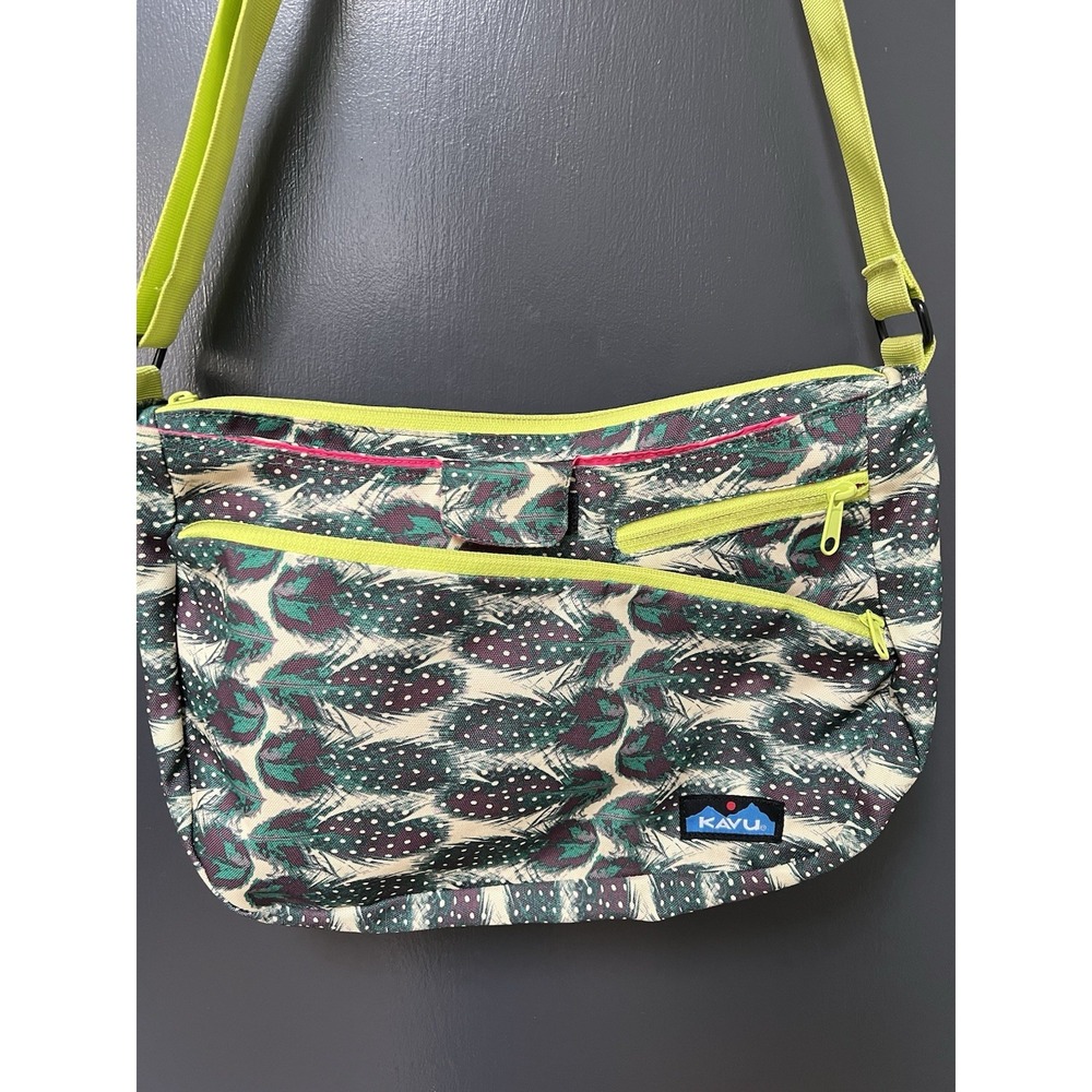 KAVU Crossbody Shoulder Bag Pockets Multicolored Feather Boho Travel - Picture 2 of 7
